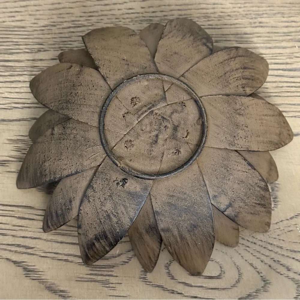 Rustic Metal Flower Decor Lotus Candle Holder
